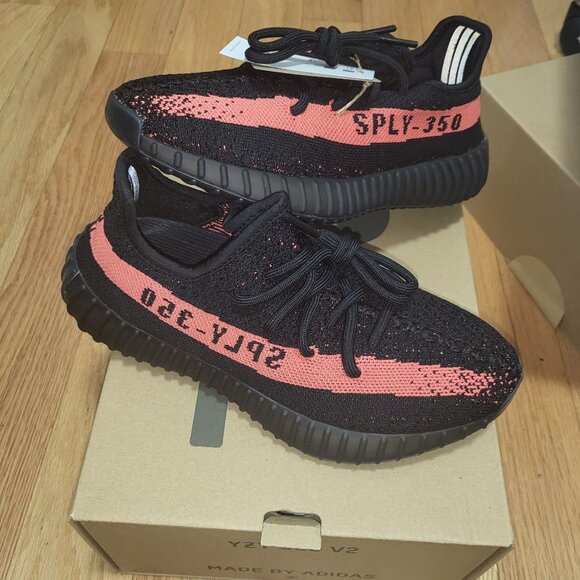 NIB YEEZY BOOST 350 V2 Size 5.5 Men / 7 Women - Picture 1 of 4